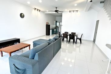 Cherry 2, Bandar Hillpark, Puncak Alam, Double Storey Superlink 4Bed 4Bath (Fully Furnished & Facing Open) For Sale.