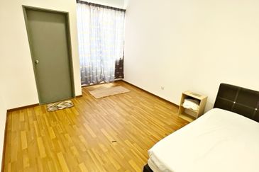 Cherry 2, Bandar Hillpark, Puncak Alam, Double Storey Superlink 4Bed 4Bath (Fully Furnished & Facing Open) For Sale.