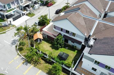 Bayu Suria, Puncak Alam, Corner Lot Semi-D Cluster For Sale, Extra 20ft Side Land!