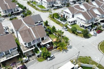 Bayu Suria, Puncak Alam, Corner Lot Semi-D Cluster For Sale, Extra 20ft Side Land!