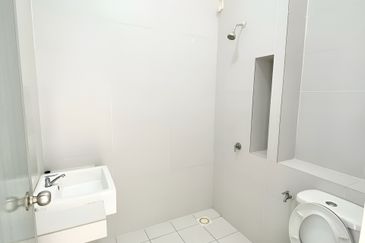 Graham Garden (4Bedroom), Eco Grandeur, Puncak Alam Double Storey Terrace House For Sale. Dekat dengan Surau & Gym!