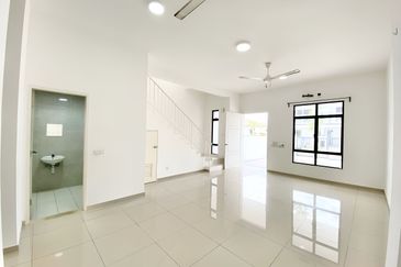 Graham Garden (4Bedroom), Eco Grandeur, Puncak Alam Double Storey Terrace House For Sale. Dekat dengan Surau & Gym!