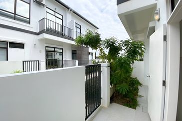 Graham Garden (4Bedroom), Eco Grandeur, Puncak Alam Double Storey Terrace House For Sale. Dekat dengan Surau & Gym!