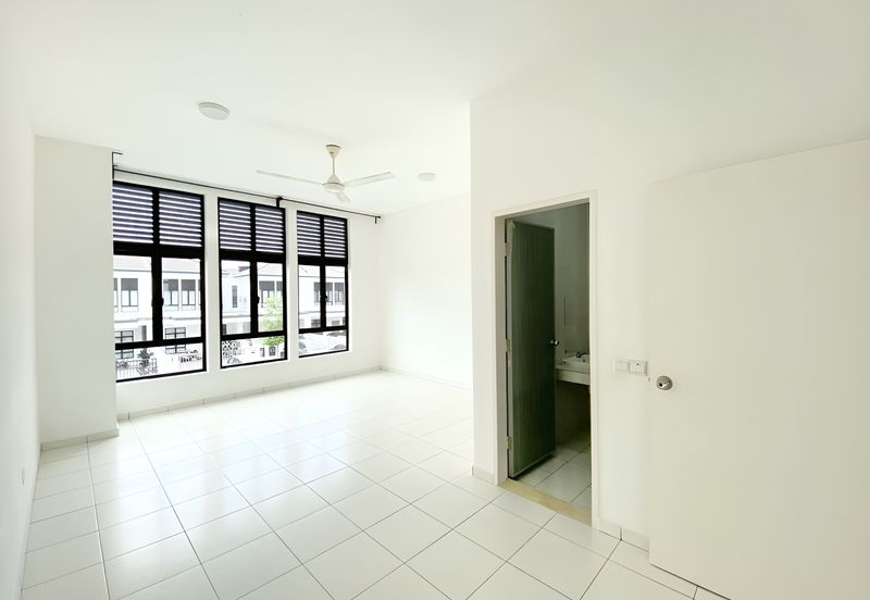 Graham Garden (4Bedroom), Eco Grandeur, Puncak Alam Double Storey Terrace House For Sale. Dekat dengan Surau & Gym!