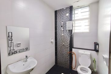 Lavender Ville, Puncak Alam Fasa 2, Double Storey Terrace For Sale! Dekat dengan Masjid.