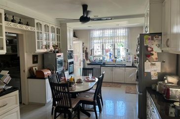 Stulang Laut / Darat