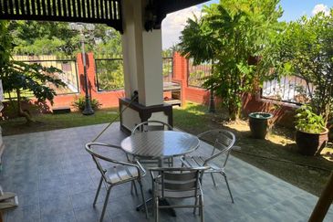 Stulang Laut / Darat