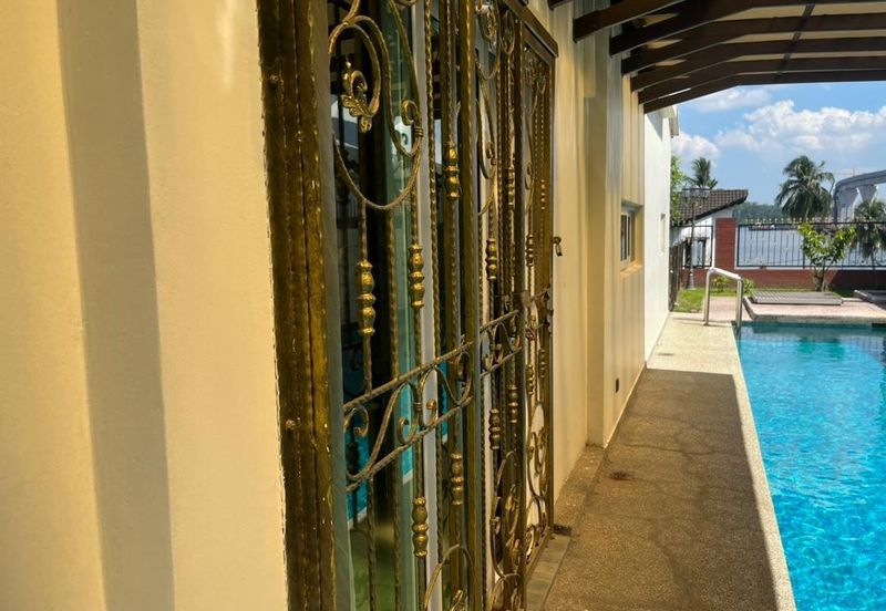 Stulang Laut / Darat