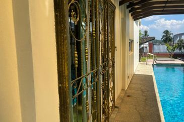 Stulang Laut / Darat