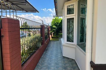 Stulang Laut / Darat