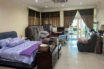 Stulang Laut / Darat