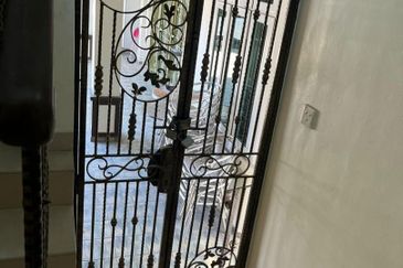 Stulang Laut / Darat