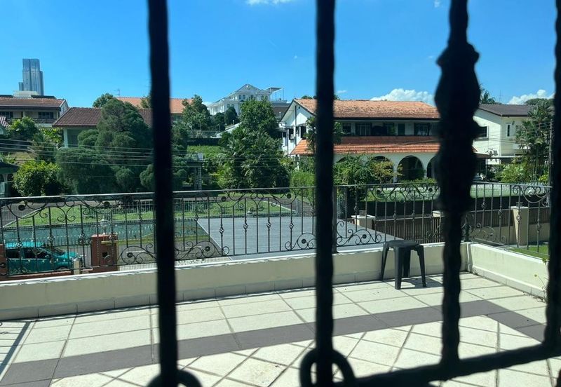 Stulang Laut / Darat