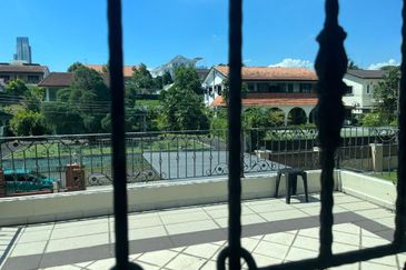 Stulang Laut / Darat