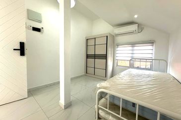 Stulang Laut / Darat