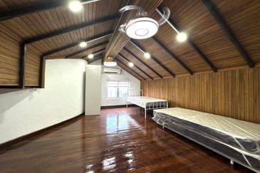 Stulang Laut / Darat