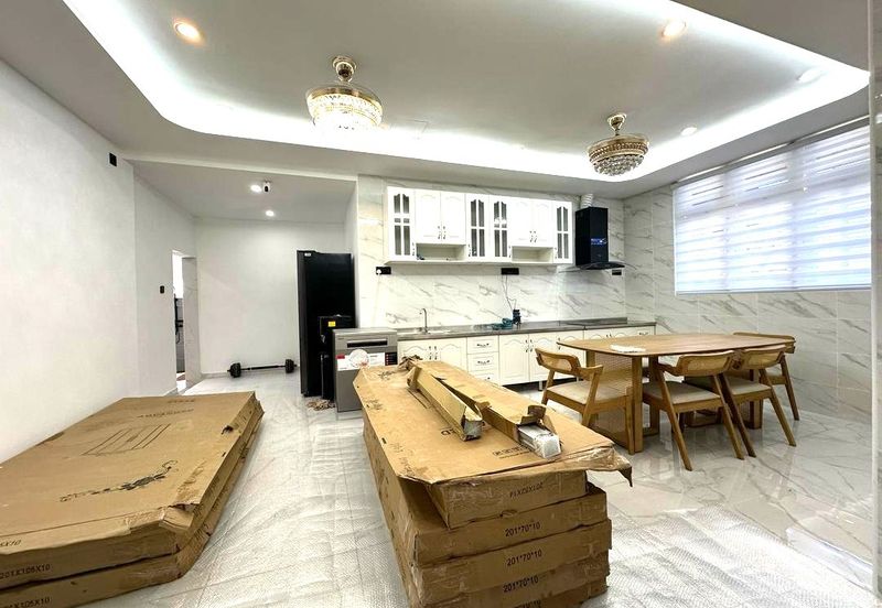 Stulang Laut / Darat