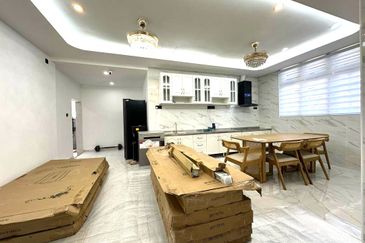 Stulang Laut / Darat