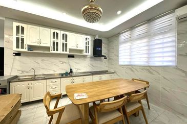 Stulang Laut / Darat