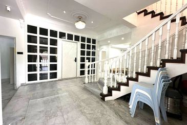 Stulang Laut / Darat