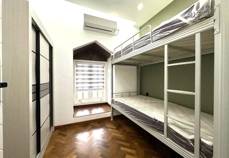 Stulang Laut / Darat