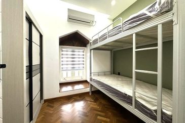 Stulang Laut / Darat