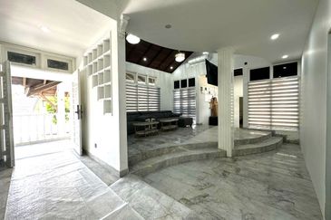 Stulang Laut / Darat