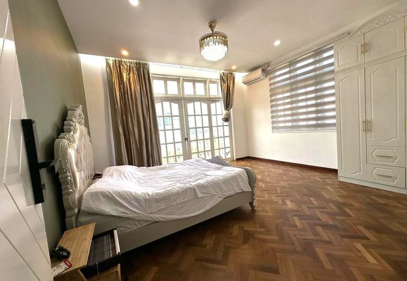 Stulang Laut / Darat