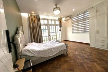 Stulang Laut / Darat