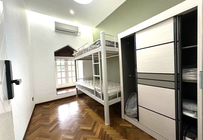 Stulang Laut / Darat