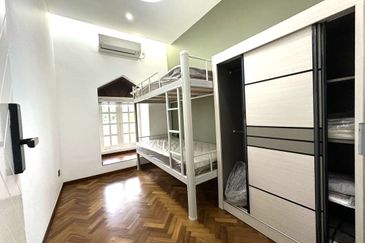 Stulang Laut / Darat