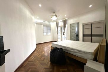 Stulang Laut / Darat