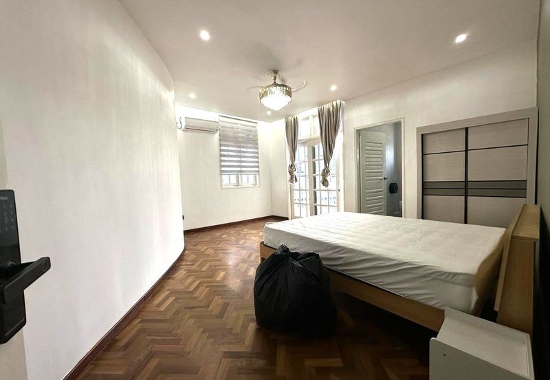 Stulang Laut / Darat