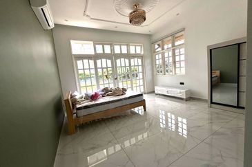 Stulang Laut / Darat