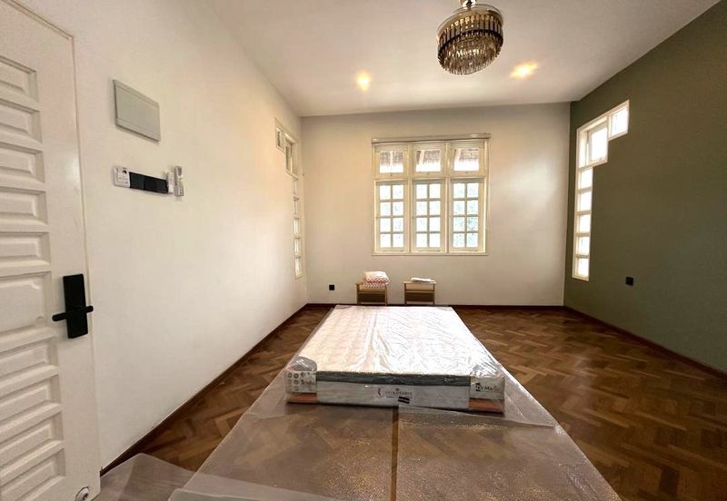 Stulang Laut / Darat