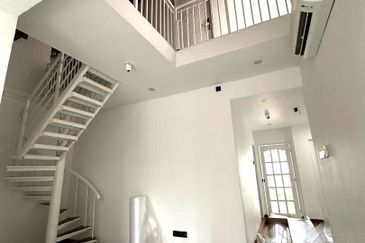 Stulang Laut / Darat