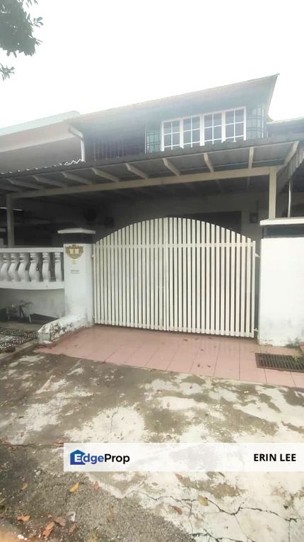 Well Maintain Partially furnished landed house for rent, Johor, Skudai