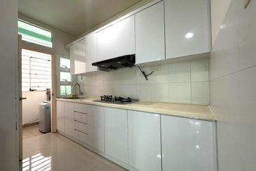 1Medini & Medini Signature