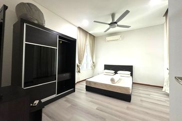 1Medini & Medini Signature