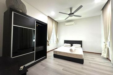 1Medini & Medini Signature