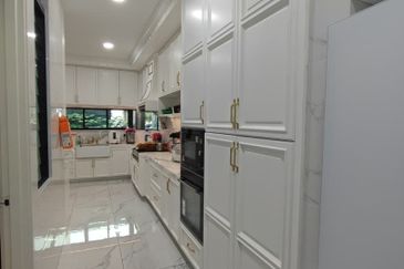 Senibong Cove Isola Coast