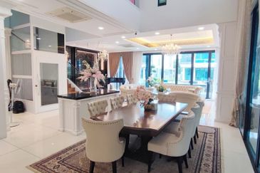 Senibong Cove Isola Coast