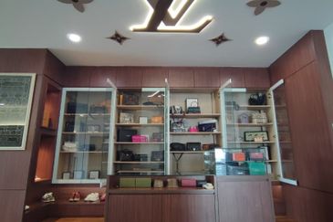 Senibong Cove Isola Coast