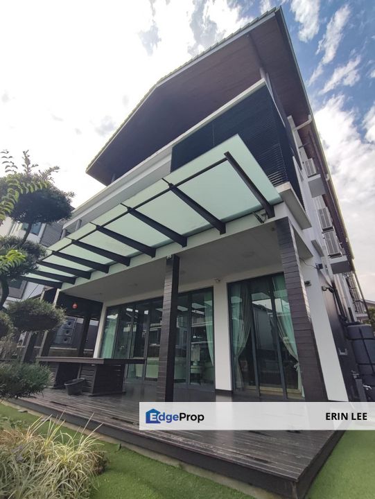 Senibong 3 Storey Bungalow Fully Furnished for Sale, Johor, Masai