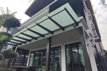 Senibong Cove Isola Coast