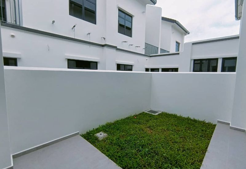 Tate Dalton @ Eco Botanic 2