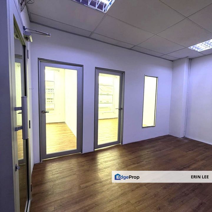 Super Nice Office Space with renovated, Johor, Johor Bahru