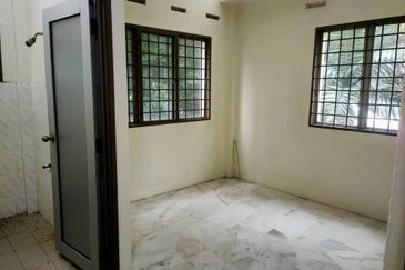 Kekwa Apartment @ Putra Perdana