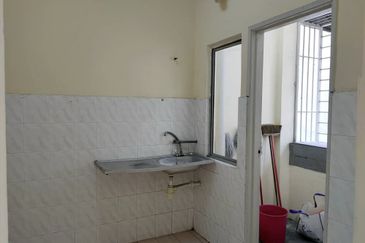 Kekwa Apartment @ Putra Perdana