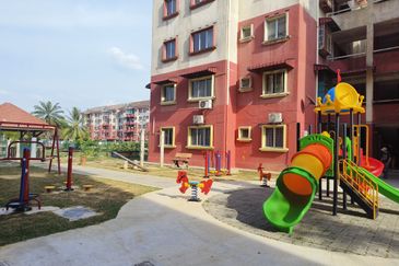 Kekwa Apartment @ Putra Perdana